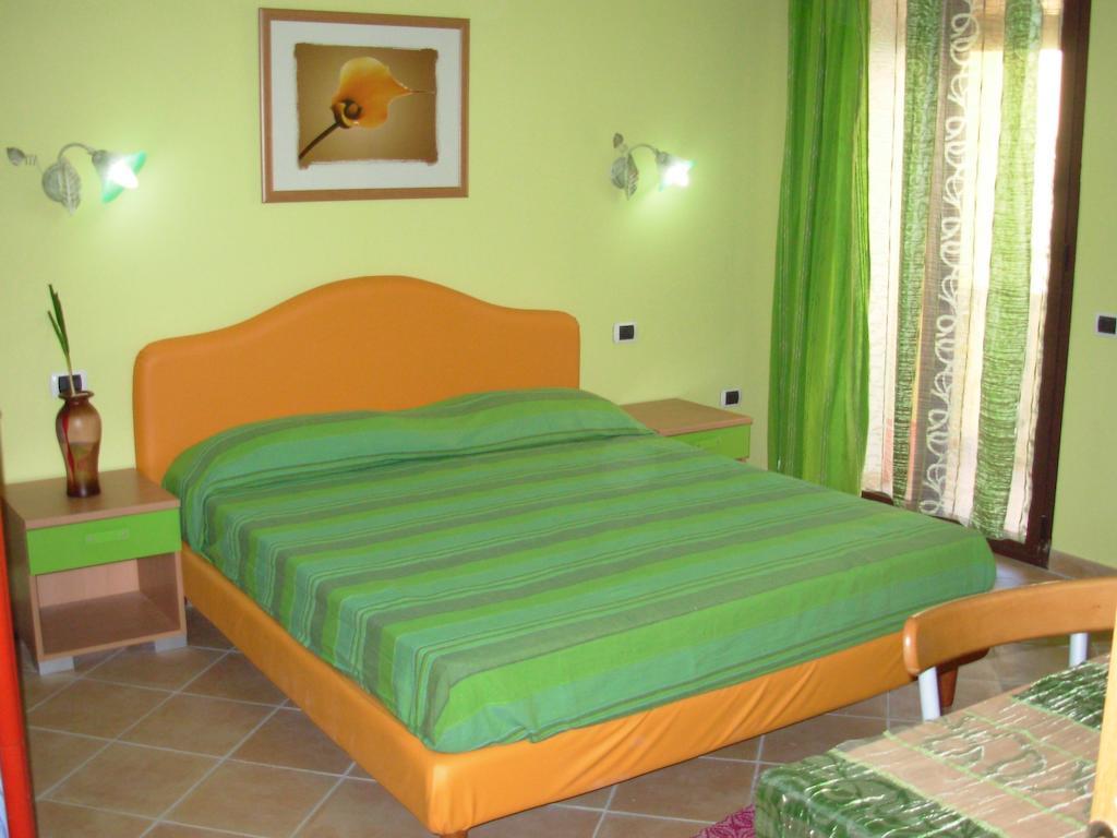B&B Sotto Le Stelle Vacanze 巴里萨尔多 客房 照片
